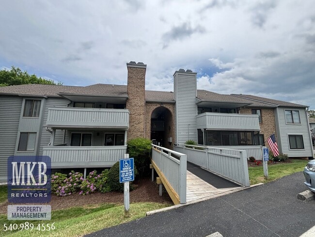 Photo - 2527 Gatehouse Ln
