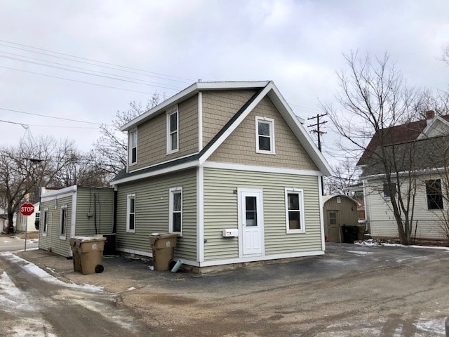 Building Photo - 2645 Milwaukee St Rental
