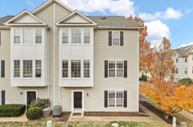 Photo - 2552 Sandbourne Ln