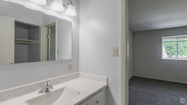 2BR,1.5BA,-1200SF