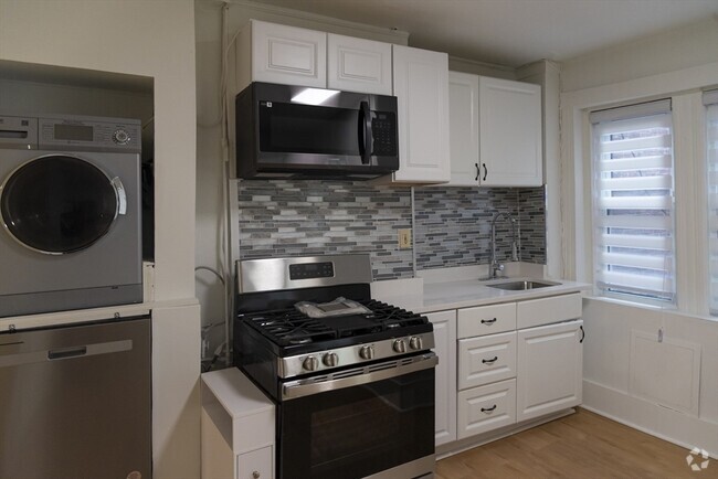 Building Photo - 144 Salem St Unit 2A Rental