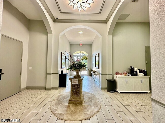 1425 Mariposa Cir Unit 202