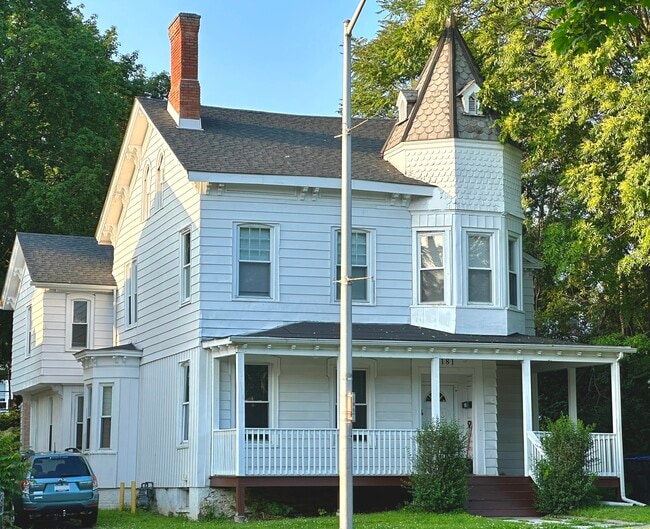 Building Photo - 181 Mansion St Unit B Rental