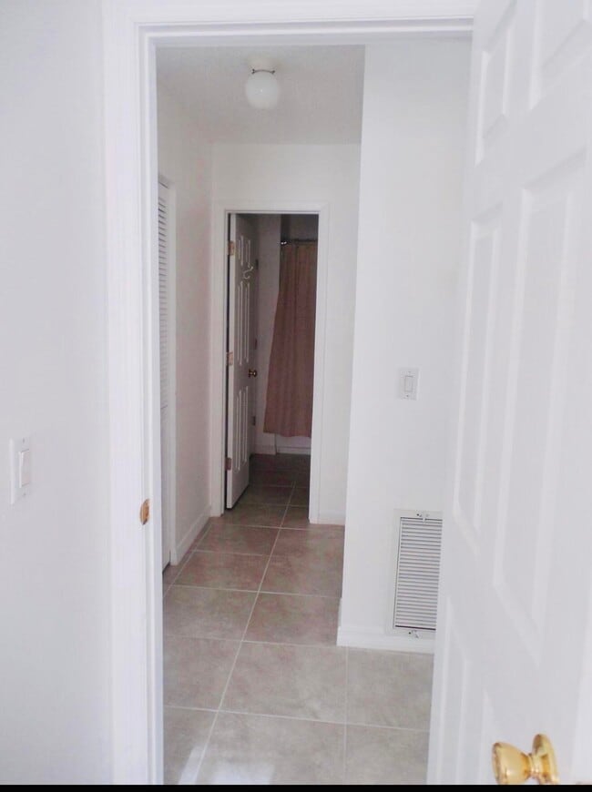 Photo - 614 SW Jeanne St