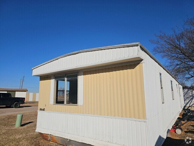 Building Photo - FREE Mobile Home must be moved off property.