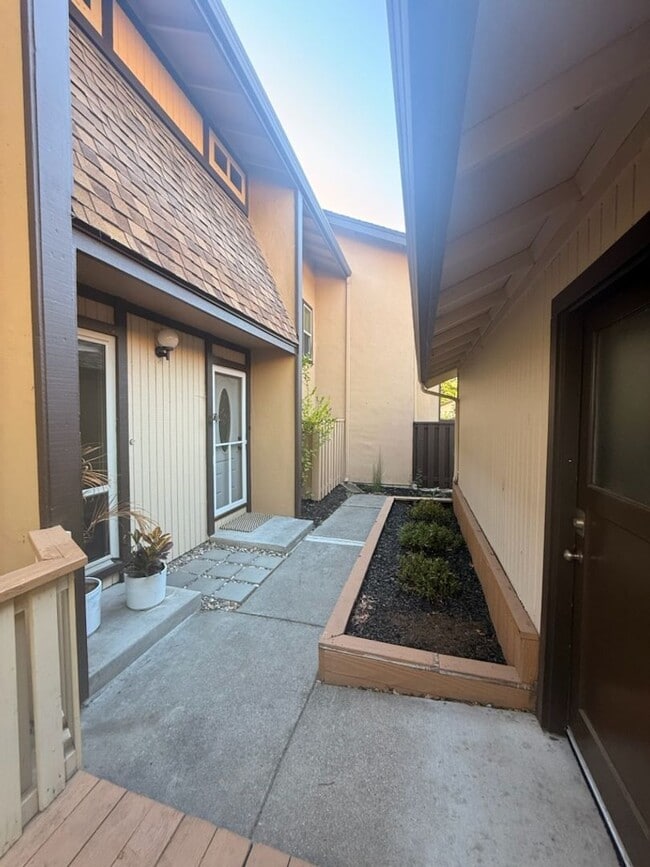 Photo - Welcome to this beautiful townhouse located in Walnut Creek-Countrywood 3 bedroom 2.5 Bath