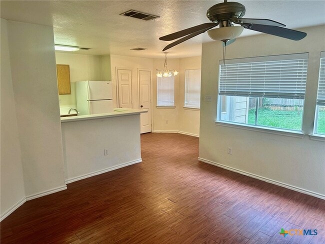 Photo - 128 Cedargrove