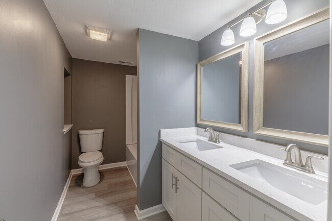 Photo - 146 W State Line Rd