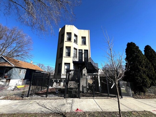 Building Photo - 9613 S Ave N