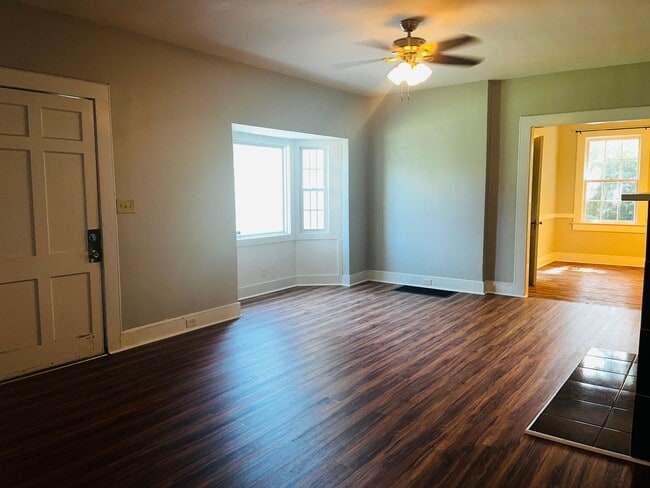 Photo - Beautiful 4 bedroom 2 bathroom home in Lagrange! Must see!