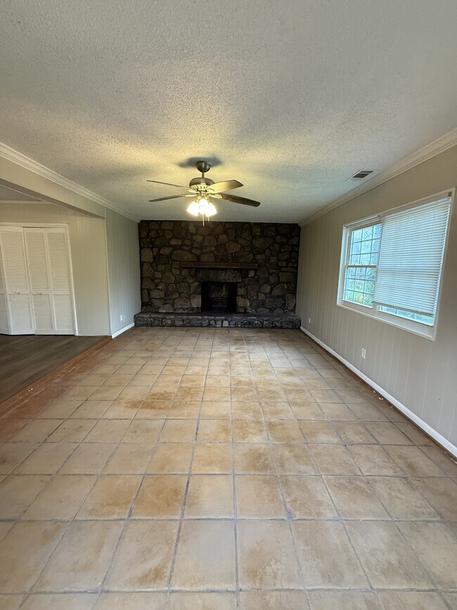 Photo - 537 Grant St