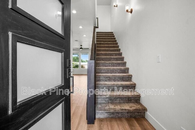 Photo - 2167 Klemmer Ave N