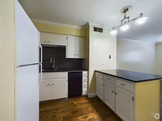 Building Photo - 803 W 28th St Unit 206 Rental