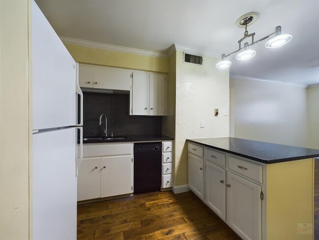 Photo - 803 W 28th St Condo Unit 206