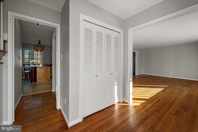 Photo - 641 W Country Club Dr