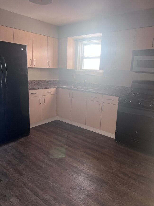 Photo - 664 Sibley Blvd