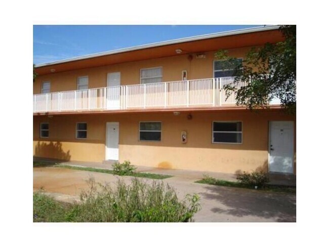 Building Photo - Your Dream Apartment Awaits in Hialeah