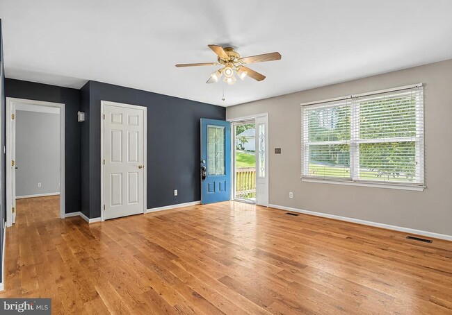 Photo - 8433 Sailboat Ln