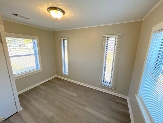 Photo - 1231 Pera Ave