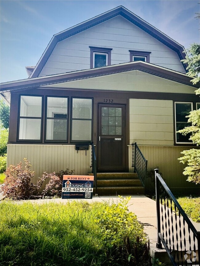 Building Photo - Gorgeous 3 Bedroom UPDATED Single Family Home