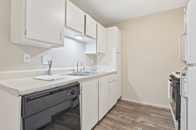 Photo - 207 N Hickory St Unidad #207
