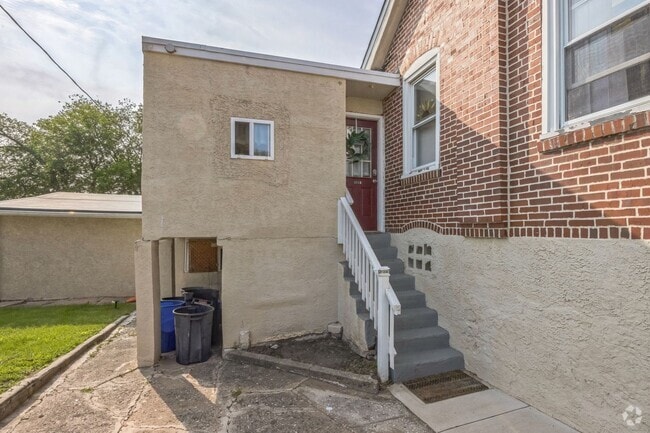 Building Photo - Cozy 2-Bedroom, 1 Bath Apartment in Plymou...