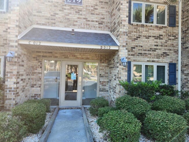 Building Photo - 219 Double Eagle Dr Unit d1