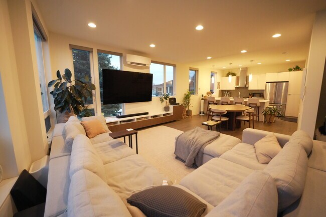 Photo - 2064 SW Charlestown St