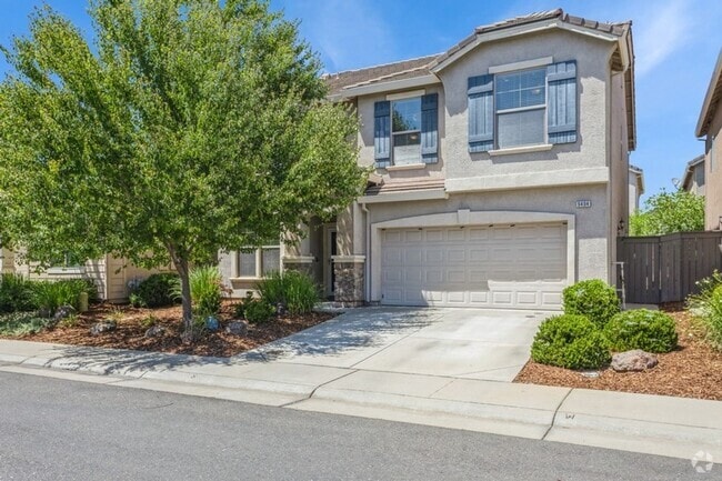 Building Photo - Gorgeous Roseville Home in Gated Community!