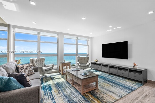 Building Photo - 5055 Collins Ave Unit 10H