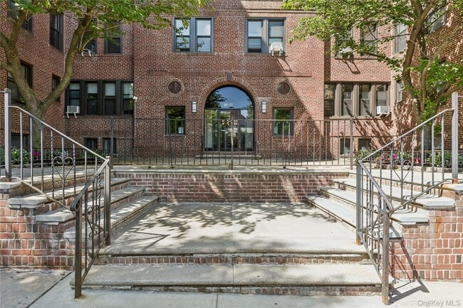 Building Photo - 76-66 Austin St Unit 1A