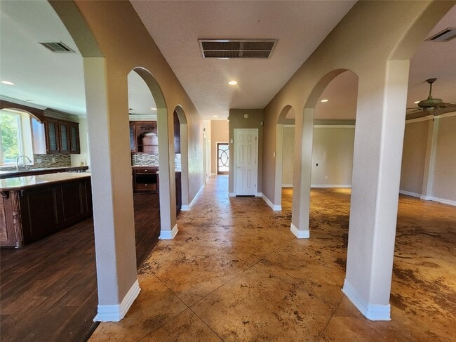Photo - 115 Oak Colony Dr