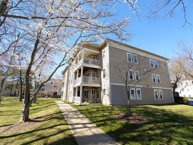 Photo - Beautifully maintained ground level condo in Germantown ready by mid April! Unit 1