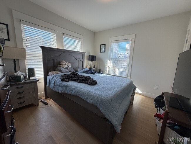 Photo - 208 Banks St