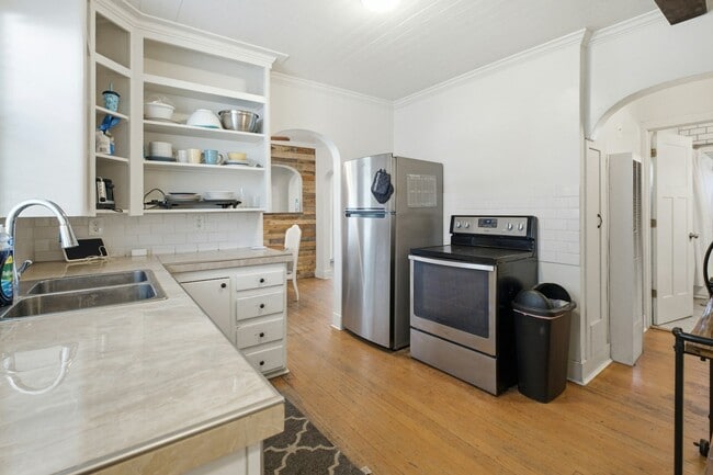 Photo - 1032 W Center St