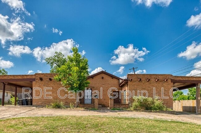 Building Photo - 5300 Wonder Dr Unit #B