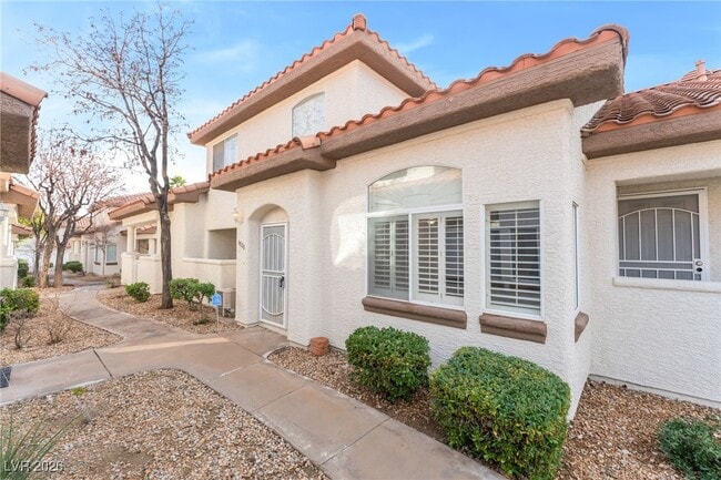 Building Photo - 8028 Desire Dr