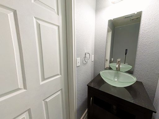 Photo - Stylish San Antonio Rental with Solar Pane...
