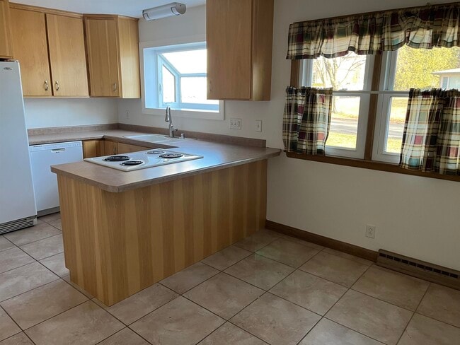 Photo - 6001 Queens Way