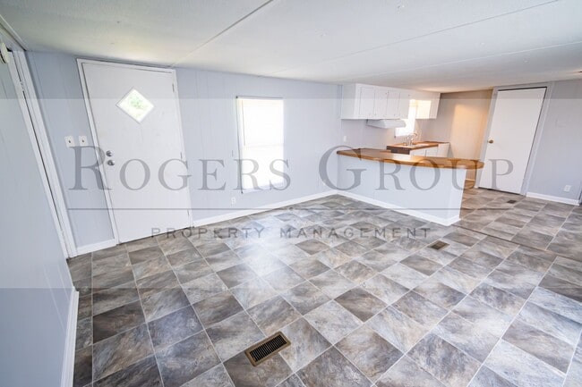 Photo - 385 Julian Smith Rd