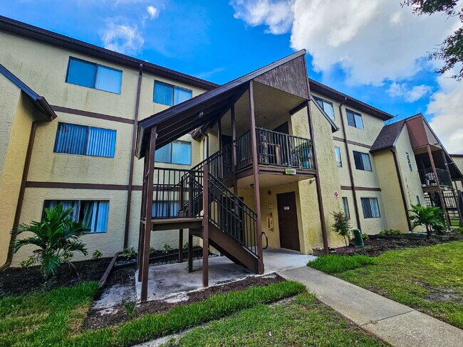 Building Photo - Available in August 1st! Unit #404