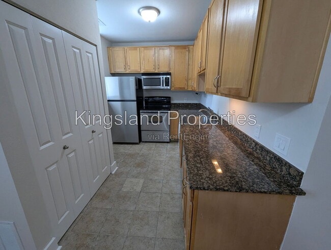 Building Photo - 5630 Pershing Ave Unit 12