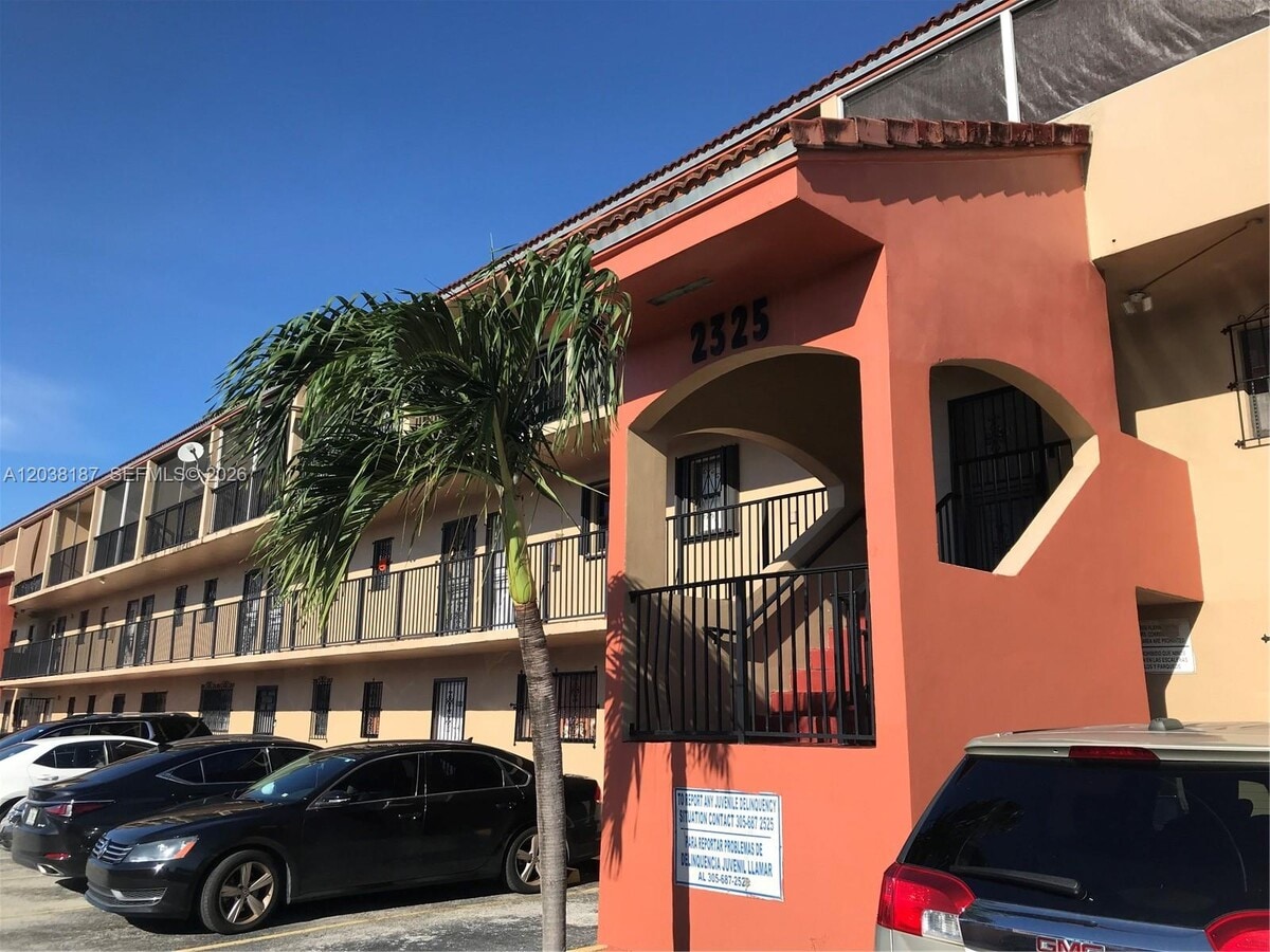 Photo - 2319 W 60th St Unidad D212