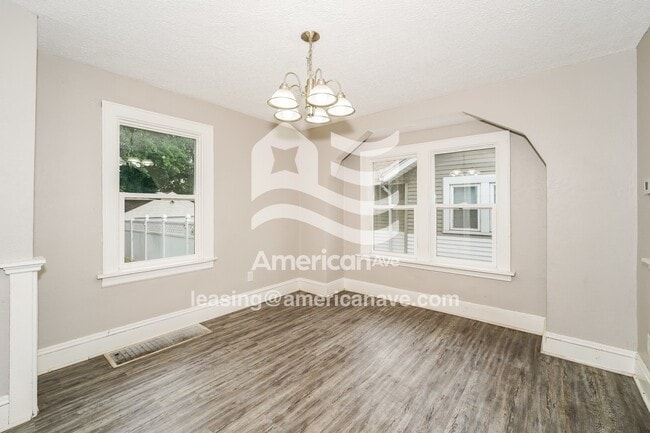 Photo - 560 Garry Rd