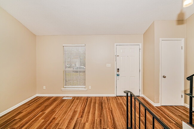 Photo - 1325 Turf Dr