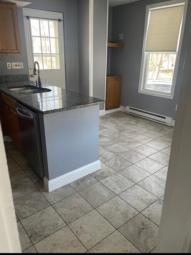 Photo - 1104 Pleasant St