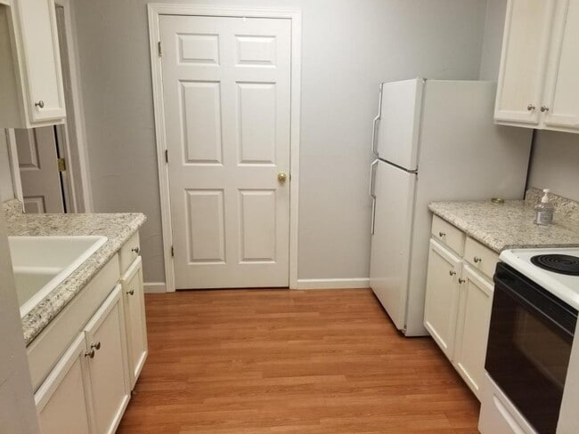 Photo - 110 N Main St