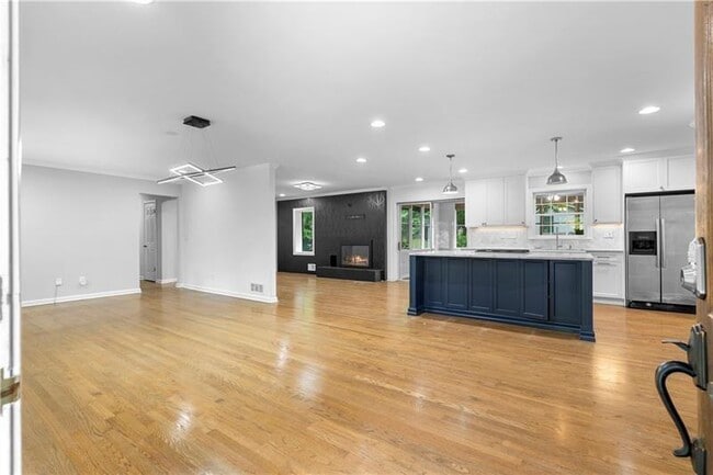 2661 Fleur De Lis Pl