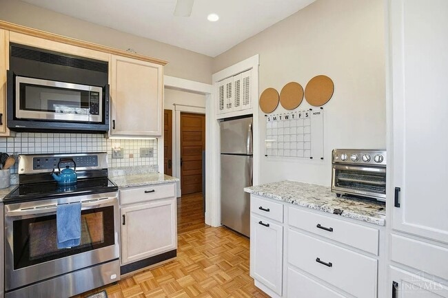 3637 Brentwood Ave