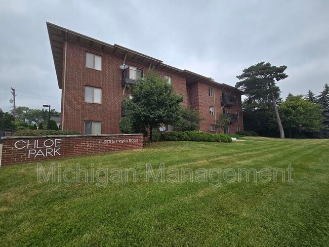 Photo - 2725 E Maple Rd